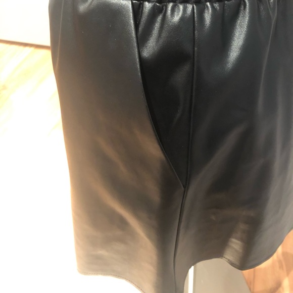 Bcbg faux leather skirt - Picture 2 of 3
